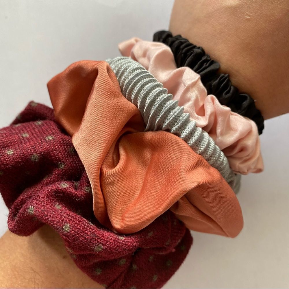 𝅺Set of 5 Scrunchies